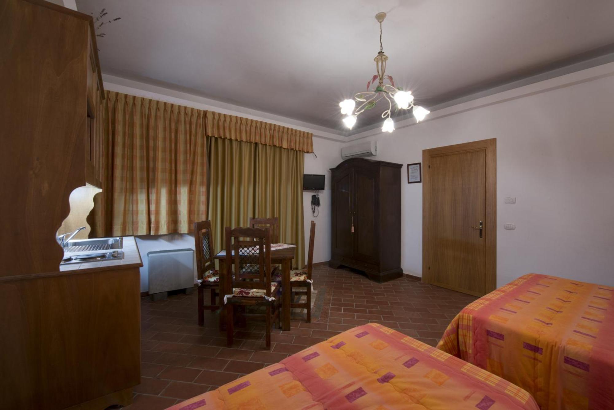 Cecco Di Nara Hotel Massarosa Szoba fotó