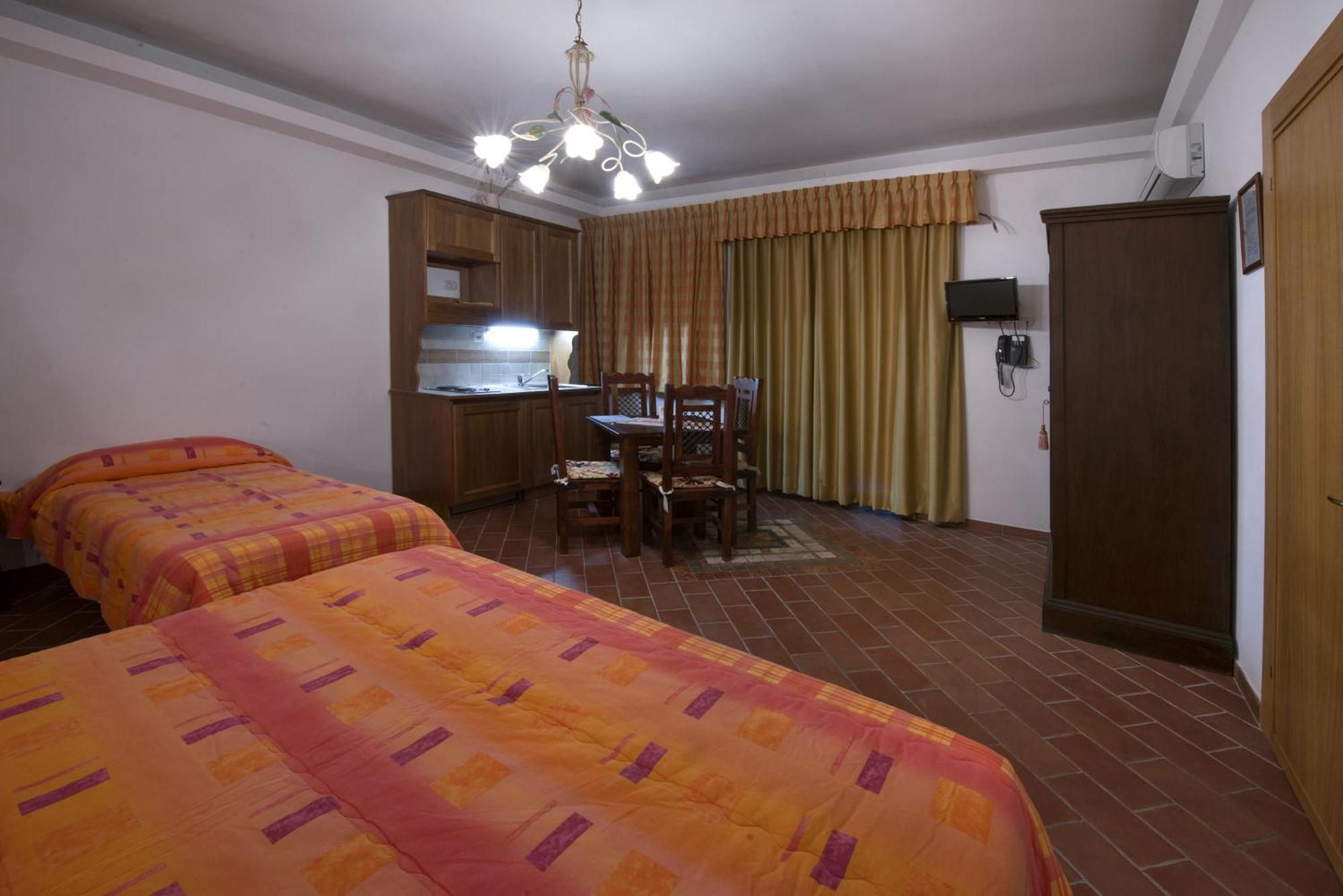 Cecco Di Nara Hotel Massarosa Szoba fotó